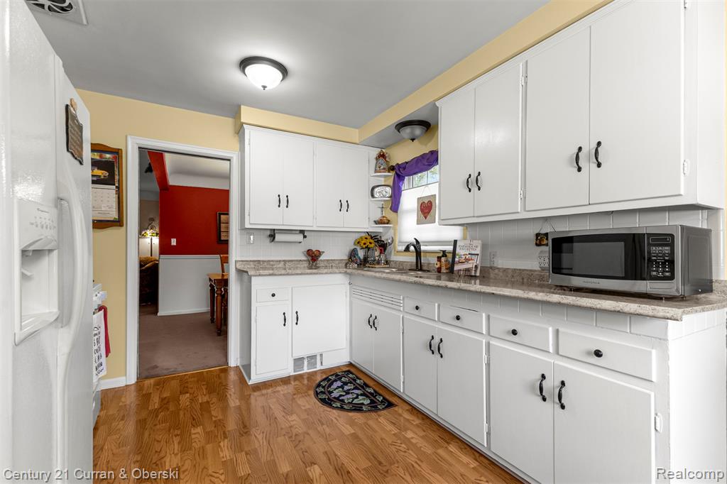 9869 Melbourne Avenue, Allen Park, MI 48101 — Photo 10