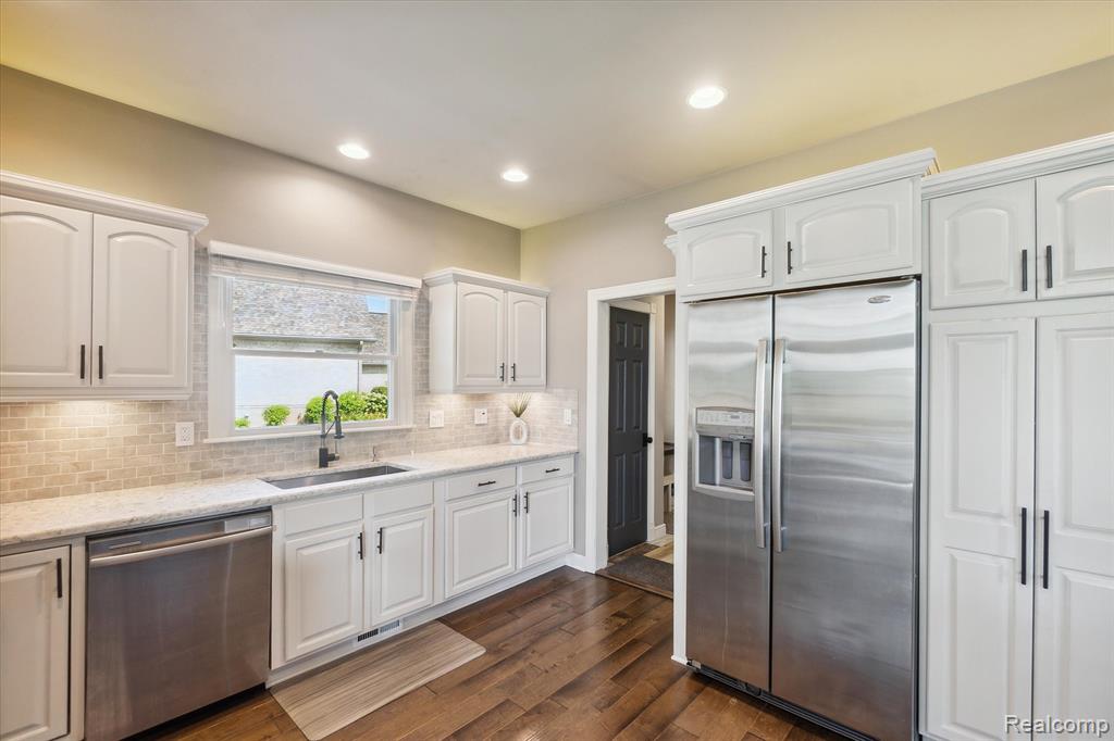 4348 Oak Tree Trail, Fenton, MI 48430 — Photo 9