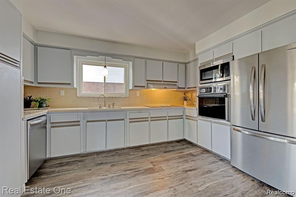 45752 JEFFERSON Avenue, Chesterfield, MI 48047 — Photo 11