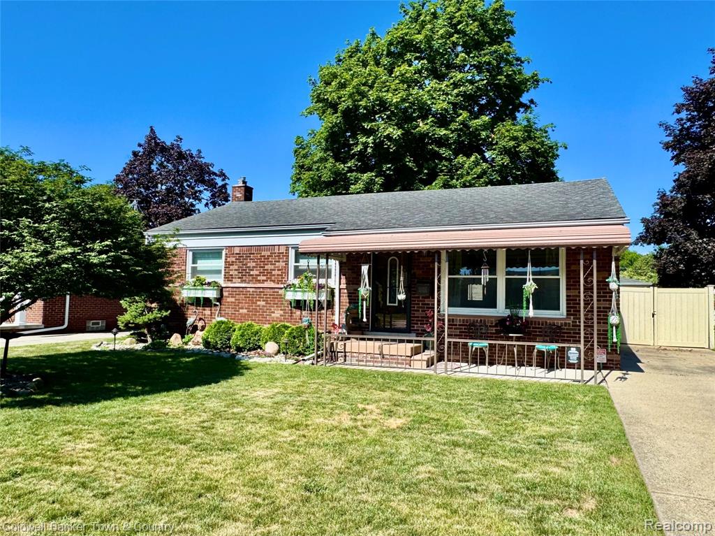 2470 Pinetree Drive, Trenton, MI 48183