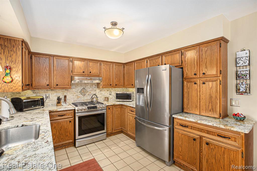 5208 Crowfoot Drive, Troy, MI 48085 — Photo 9