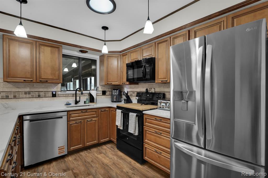 21539 Deerfield Drive, Woodhaven, MI 48183 — Photo 13