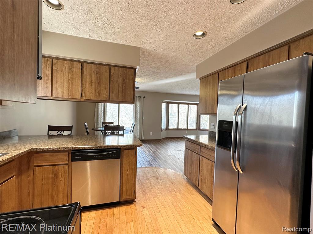 470 Woodstone Road, 33, Waterford, MI 48327 — Photo 12