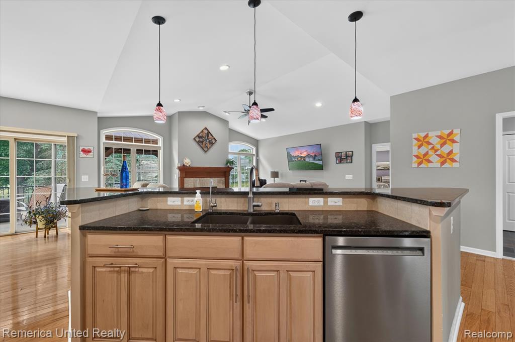 6169 Bay Court, Waterford, MI 48327 — Photo 9