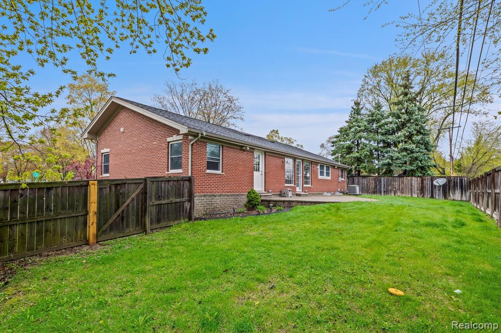854 Brooklawn Drive, Troy, MI 48084 — Photo 36