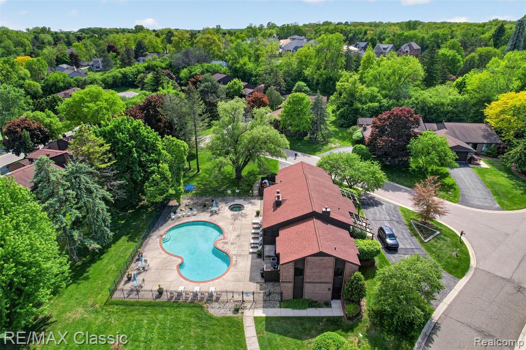 2061 Burgundy Street, West Bloomfield, MI 48323 — Photo 17