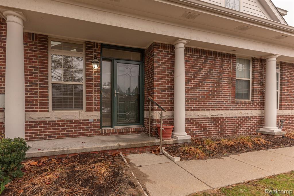 7246 Gateway Drive, West Bloomfield, MI — Photo 13