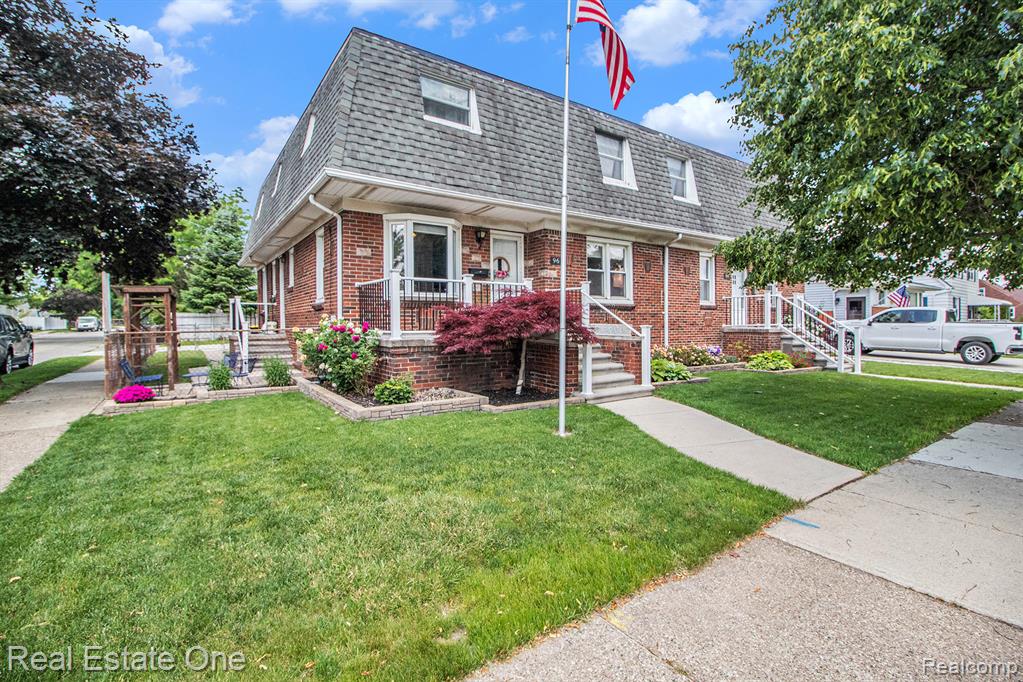 96 Detroit, Trenton, MI 48183 — front exterior