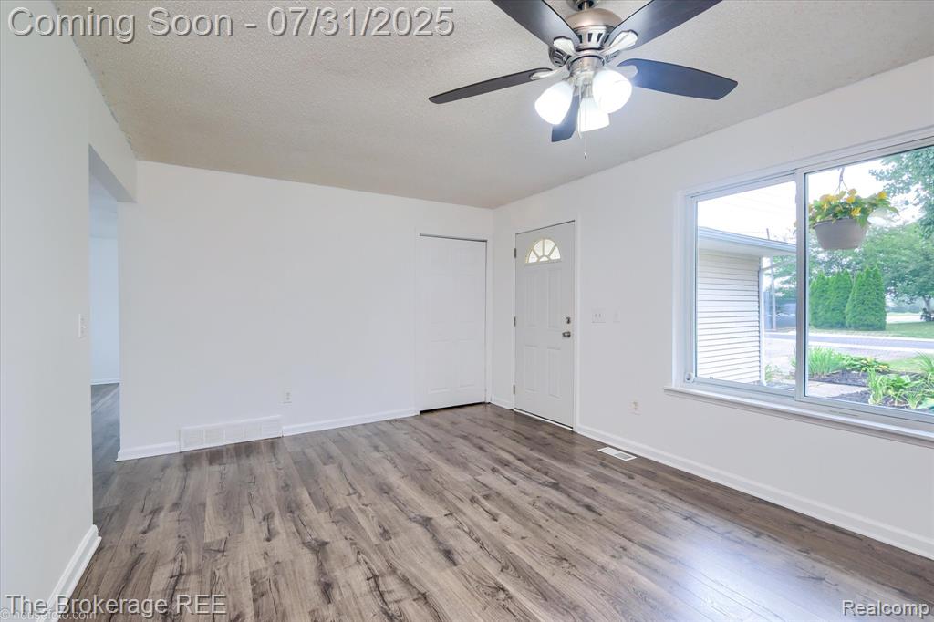 5010 Spring Well Lane, Grand Blanc, MI 48439 — Photo 7