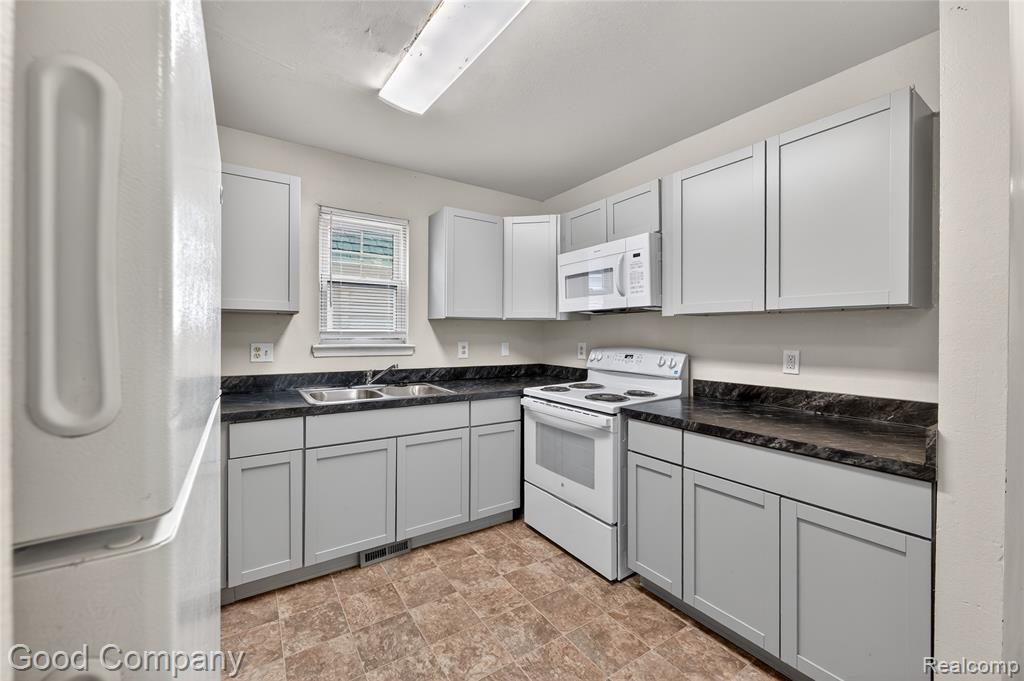 2470 Andrus Street, Hamtramck, MI 48212 — Photo 9