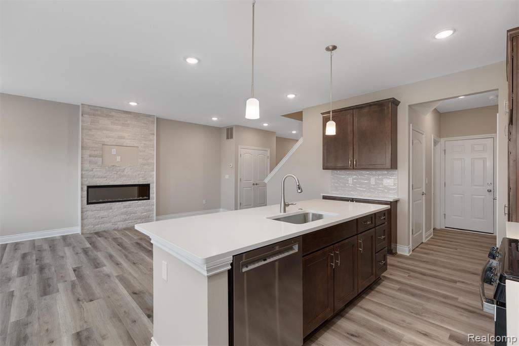 811 Balmoral Ln, Troy, MI 48085 — Photo 9