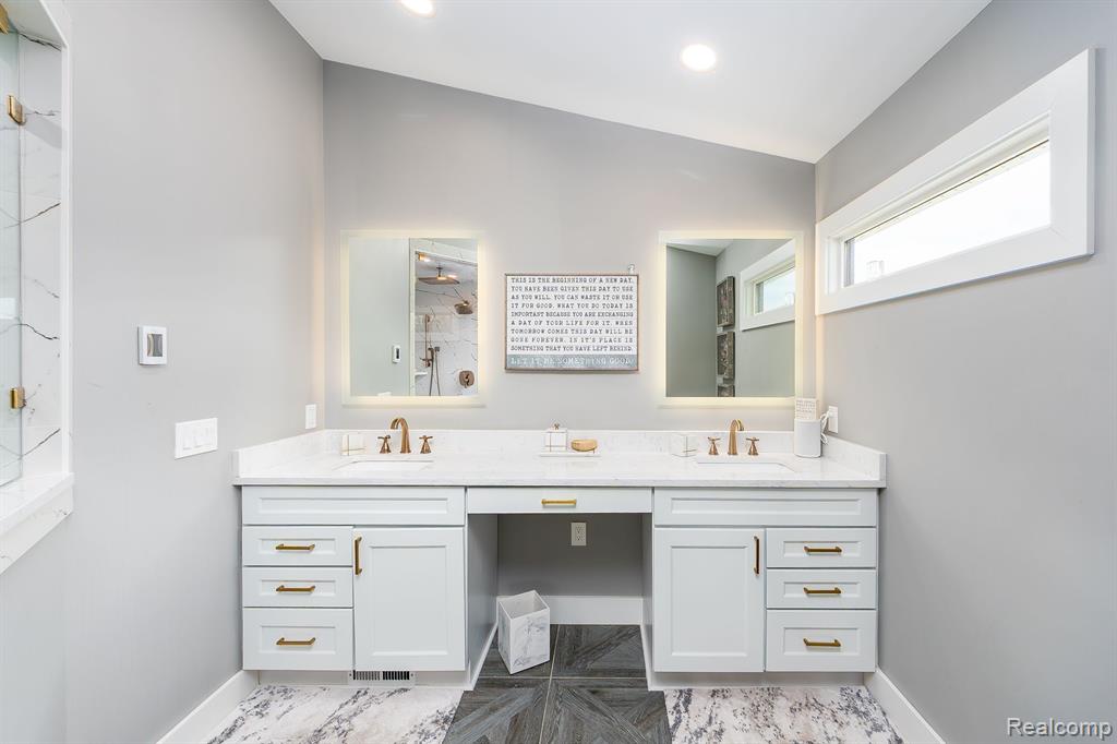 9235 SILVERSIDE, South Lyon, MI 48178 — Photo 17