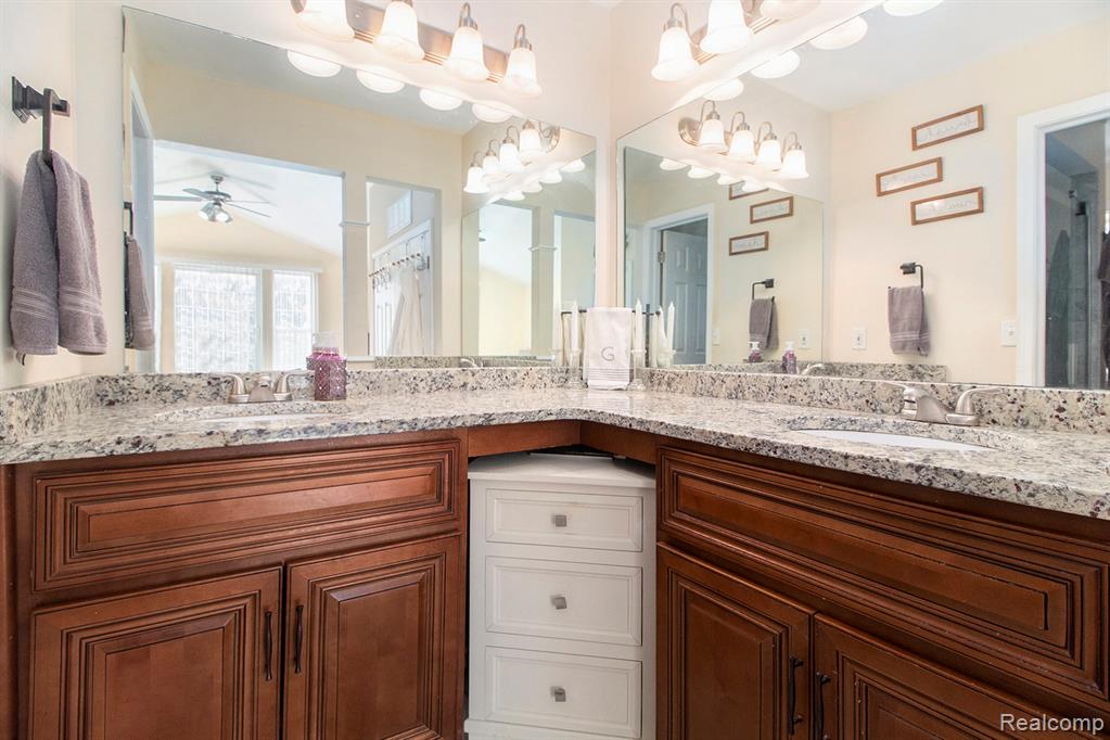 7946 Moonwood Place, Westland, MI — Photo 16