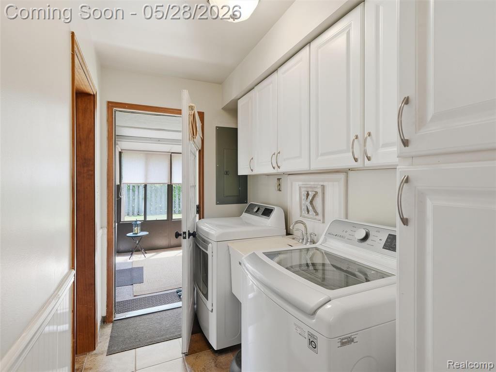 21156 Robinson Street, Farmington, MI 48336 — Photo 12