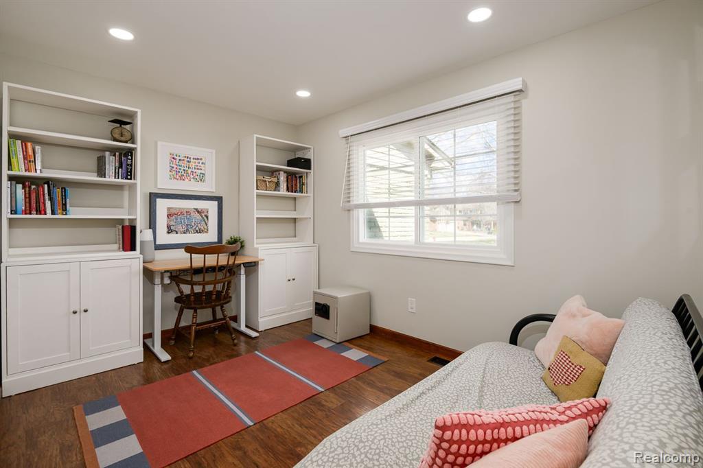 5369 Greendale Drive, Troy, MI 48085 — Photo 12