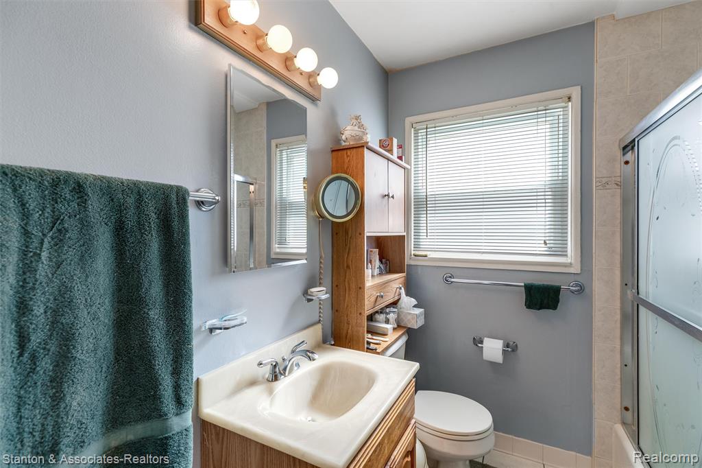 917 E Farnum Avenue, Madison Heights, MI 48071 — Photo 10