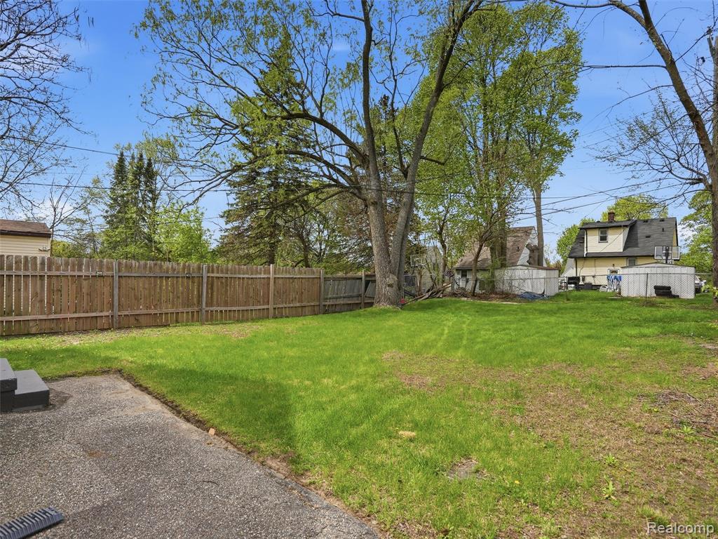 196 Luther Avenue, Pontiac, MI 48341 — Photo 16