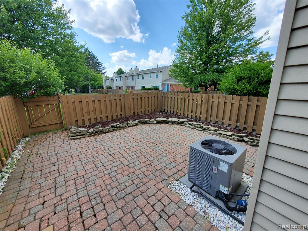 1720 BRENTWOOD Drive, Troy, MI 48098 — Photo 22