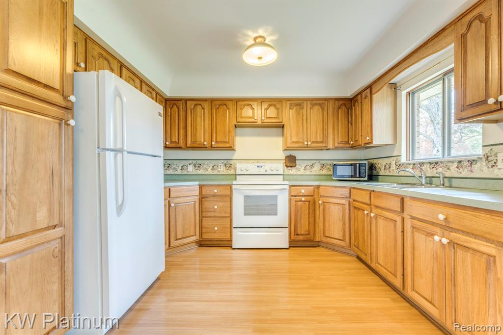 206 E Park Street, Capac, MI 48014 — Photo 8