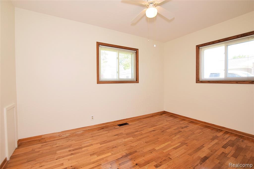 5326 Durwood Drive, Swartz Creek, MI 48473 — Photo 12