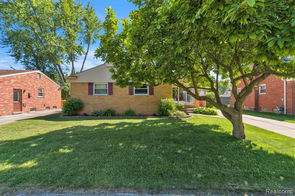 26637 Clairview Drive, Dearborn Heights, MI 48127 — Photo 47