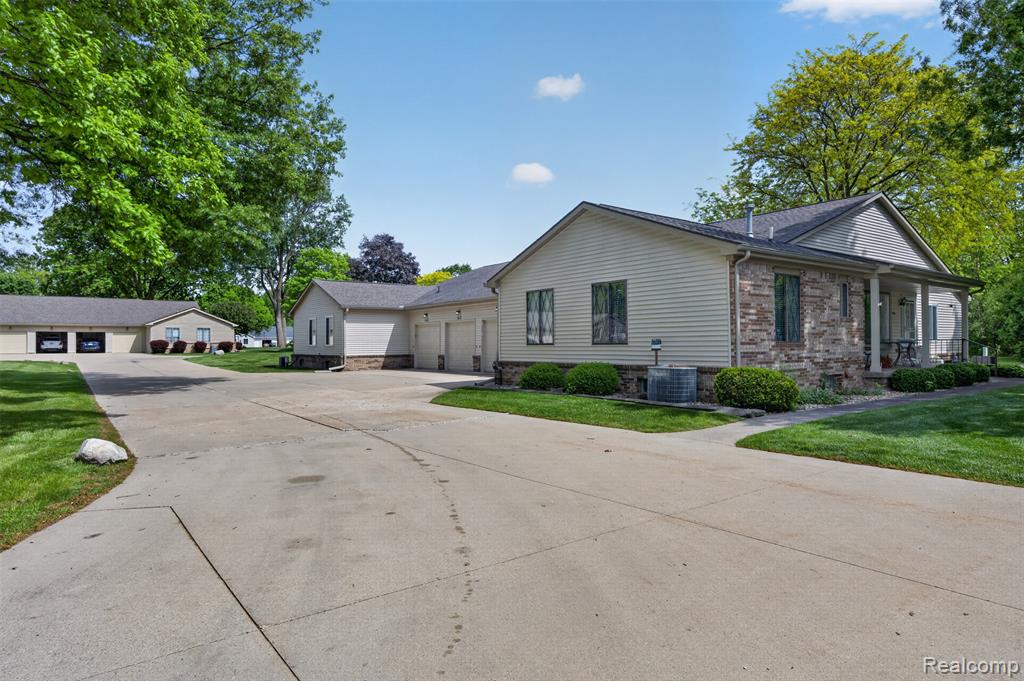 1484 Leisure Drive, Flint, MI 48507 — Photo 7