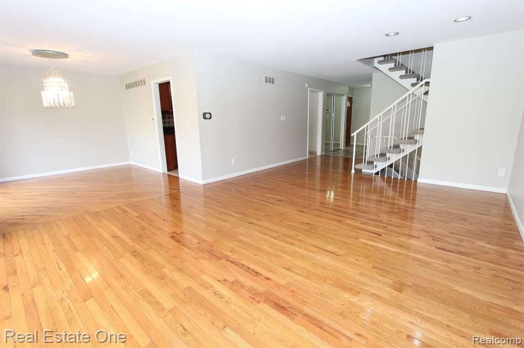 7404 PEBBLE POINT, West Bloomfield, MI — Photo 3