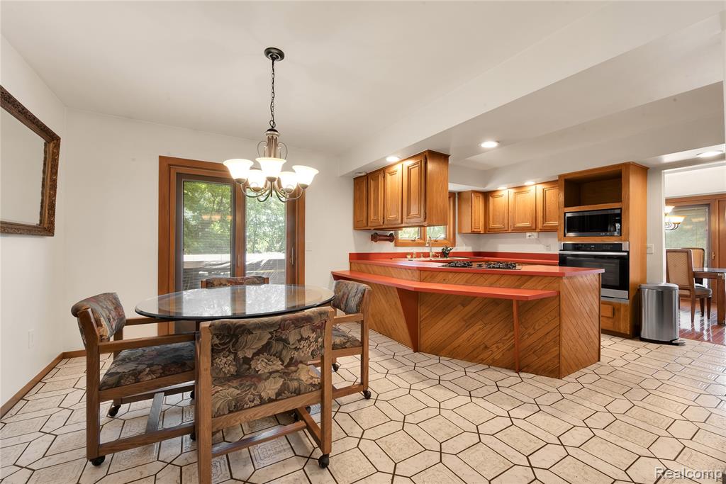 8285 Staghorn Trail, Clarkston, MI 48348 — Photo 24