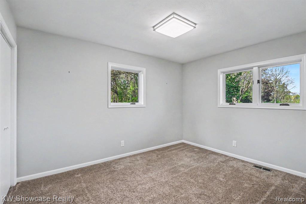 2572 Ridge Road, White Lake, MI 48383 — Photo 18