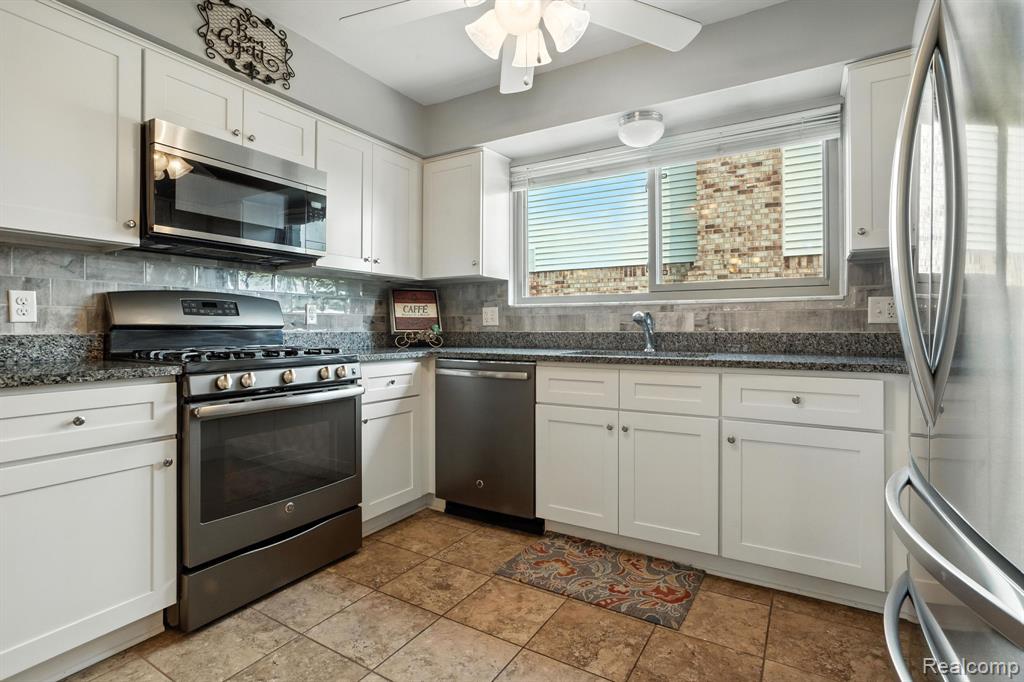 42393 Royal Lane, Clinton Twp, MI 48038 — Photo 12