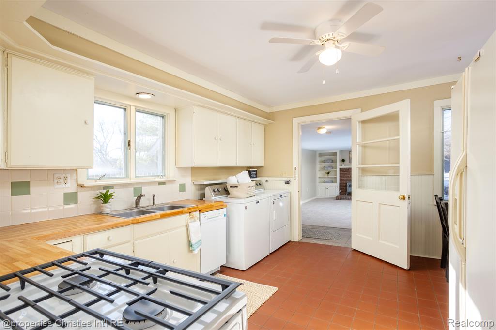 431 Cabinet Street, Milford, MI 48381 — Photo 14