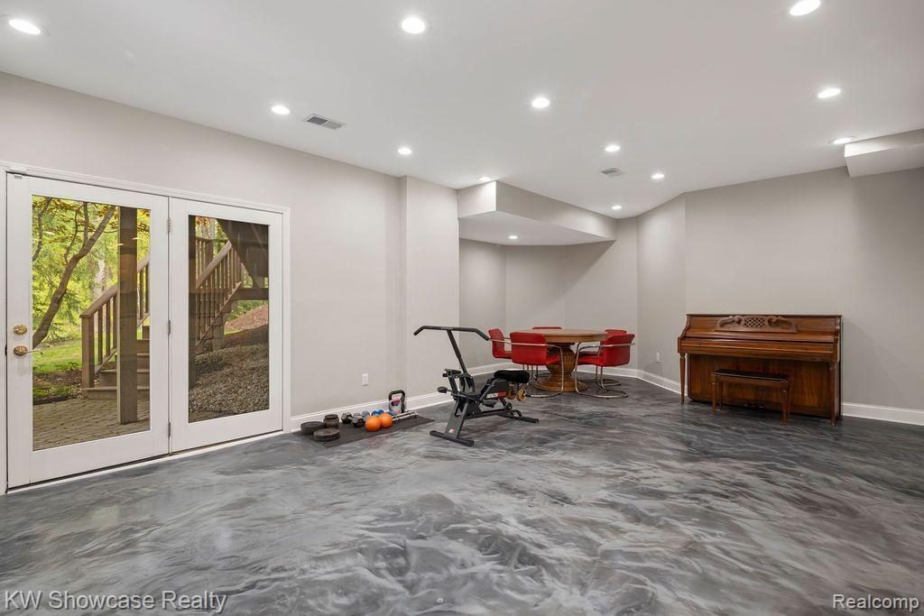 6061 TURNBERRY Drive, Commerce Twp, MI 48382 — Photo 46