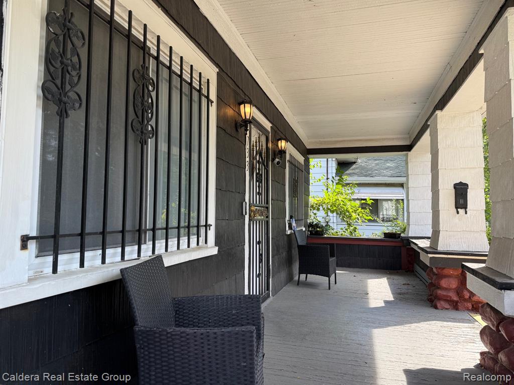 733 Black Avenue, Flint, MI 48505 — Photo 2