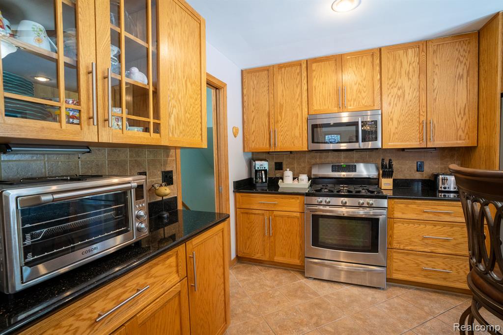 8310 Burning Bush Road, Grosse Ile, MI 48138 — Photo 13