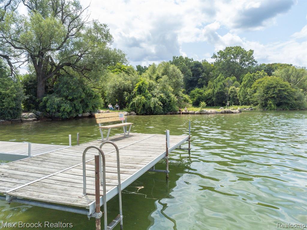 4053 HARBOR VISTA Drive, Orchard Lake Village, MI 48323 — Photo 26