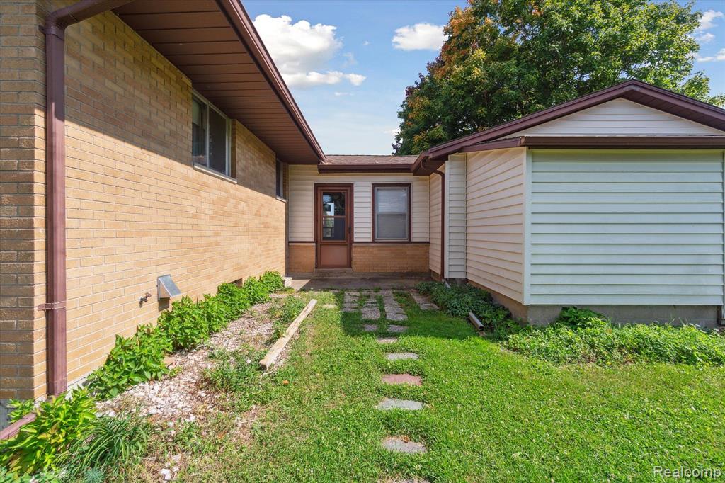 9990 E NEWBURG Road, Durand, MI 48429 — Photo 36