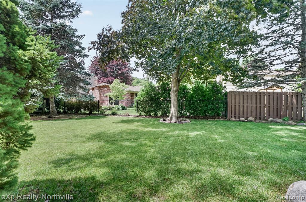 7565 Embassy Drive, Canton, MI 48187 — Photo 45
