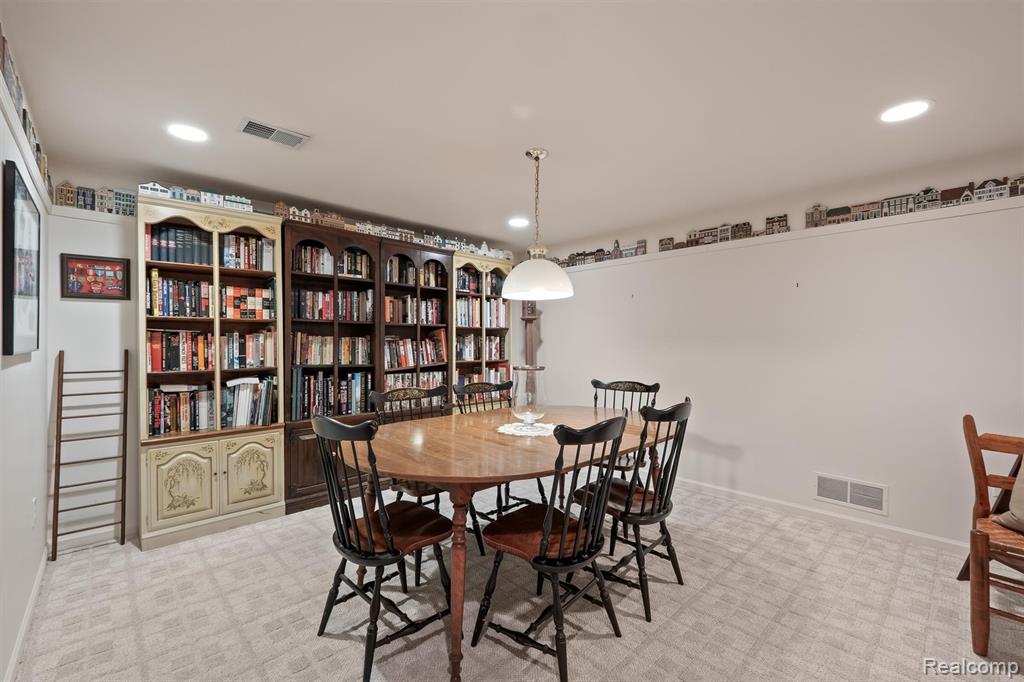 7260 Willow Oak Drive, West Bloomfield, MI 48324 — Photo 19