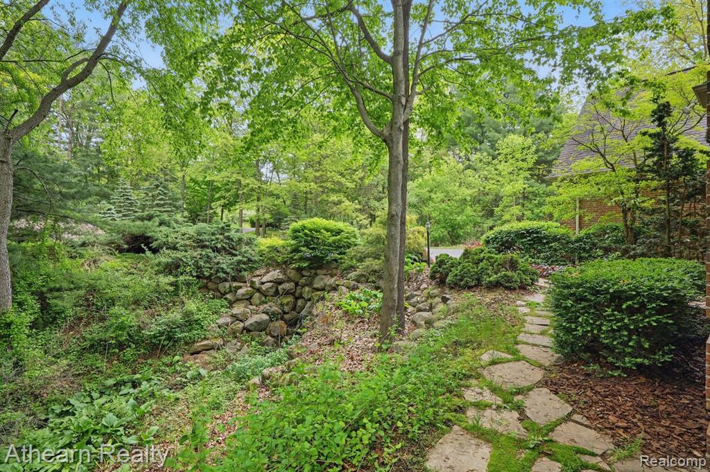 8373 Riverwalk Drive, Fenton, MI 48430 — Photo 18