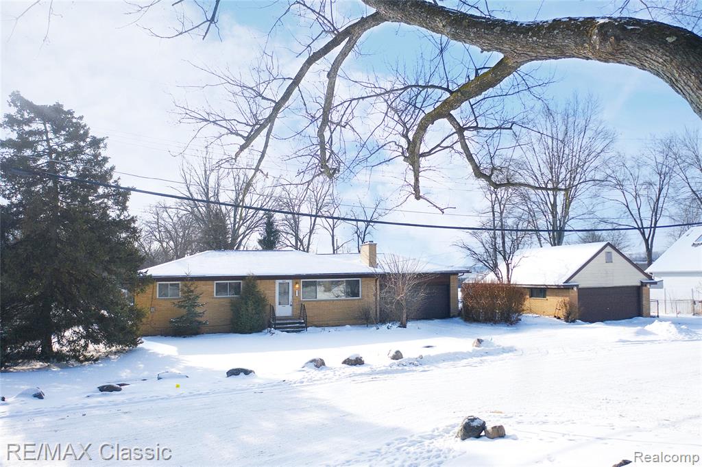 627 Sherbrooke Street, Commerce Twp, MI 48382 — Photo 2