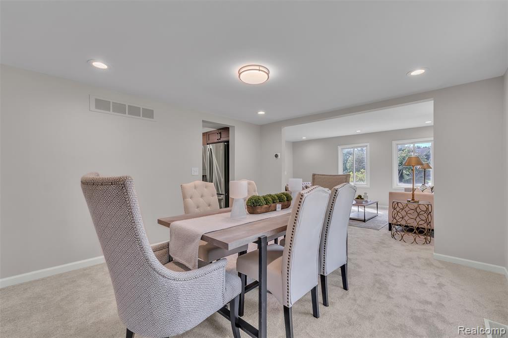 5310 Pond Bluff Drive, West Bloomfield, MI 48323 — Photo 14