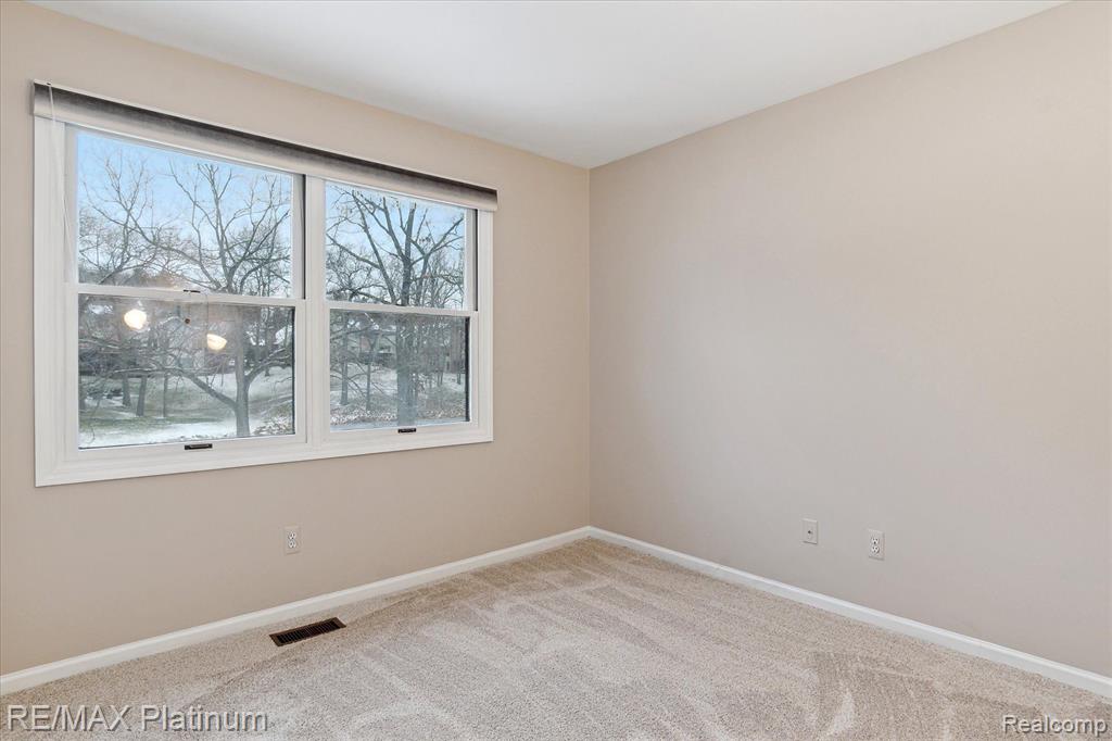 4823 FAIRWAYS Drive, Brighton, MI 48116 — Photo 39