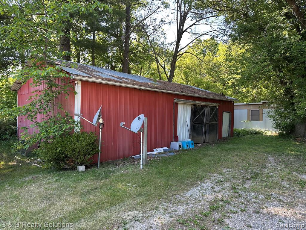 5009 Lapeer Road, Columbiaville, MI 48421 — Photo 24