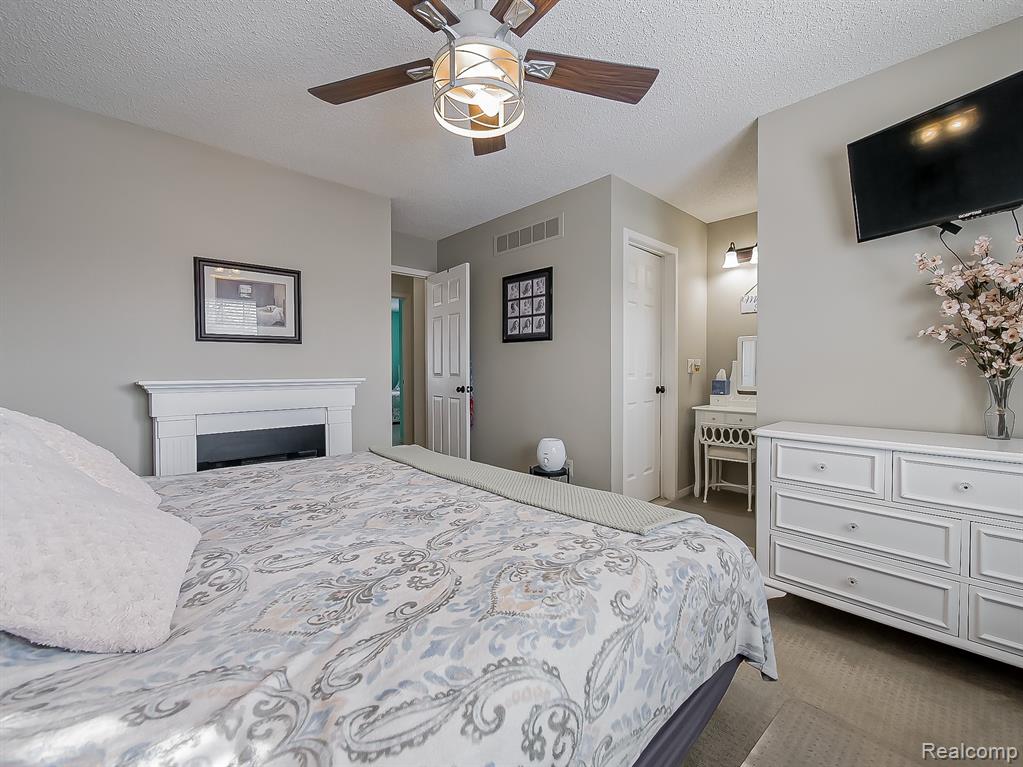 41399 Belden Circle, Novi, MI 48377 — Photo 14