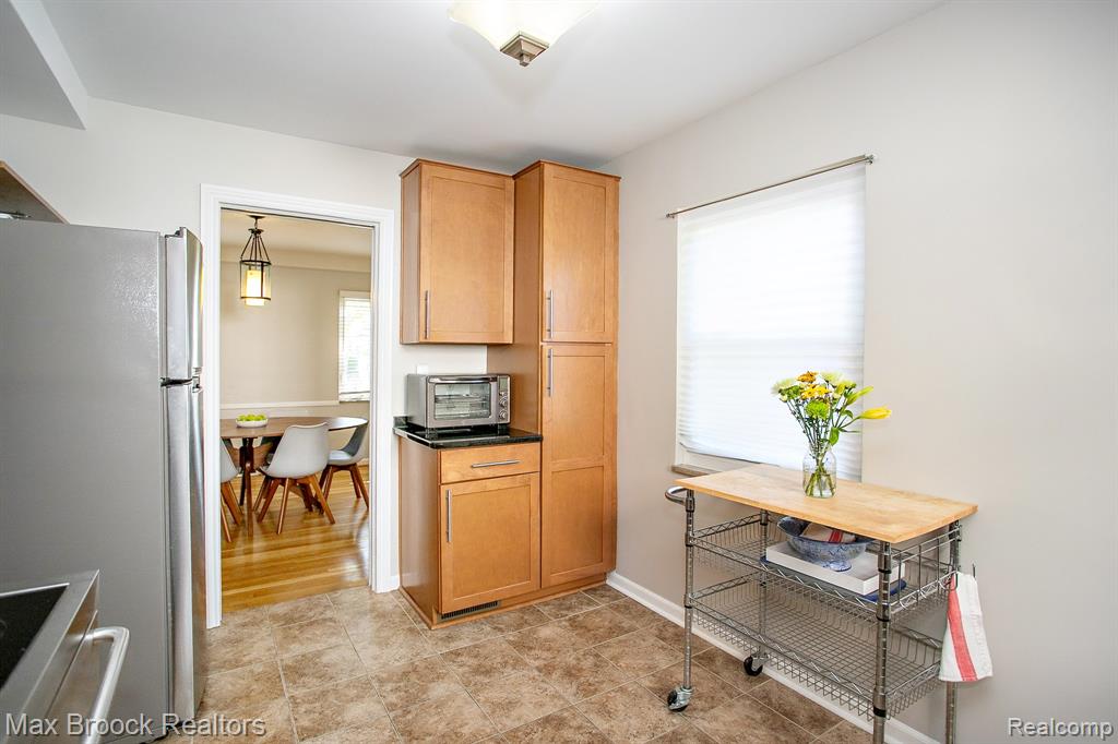 26015 ALLOR Avenue, Huntington Woods, MI — Photo 20