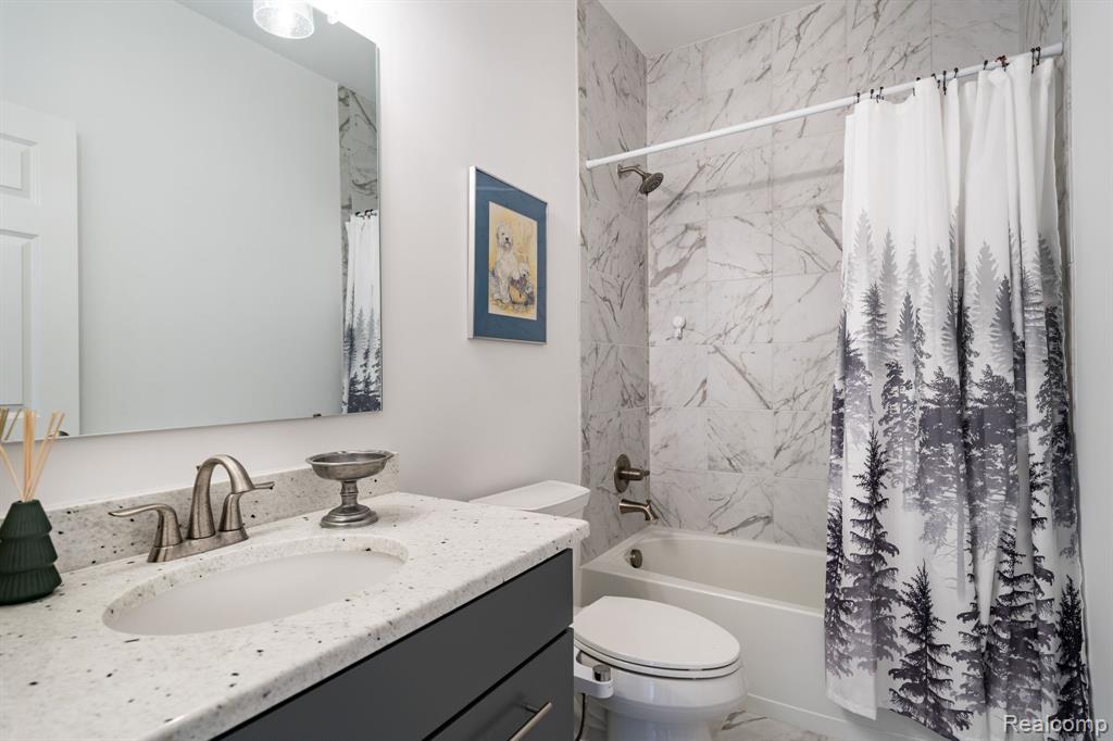 24737 Arbor Court, Macomb, MI 48042 — Photo 16