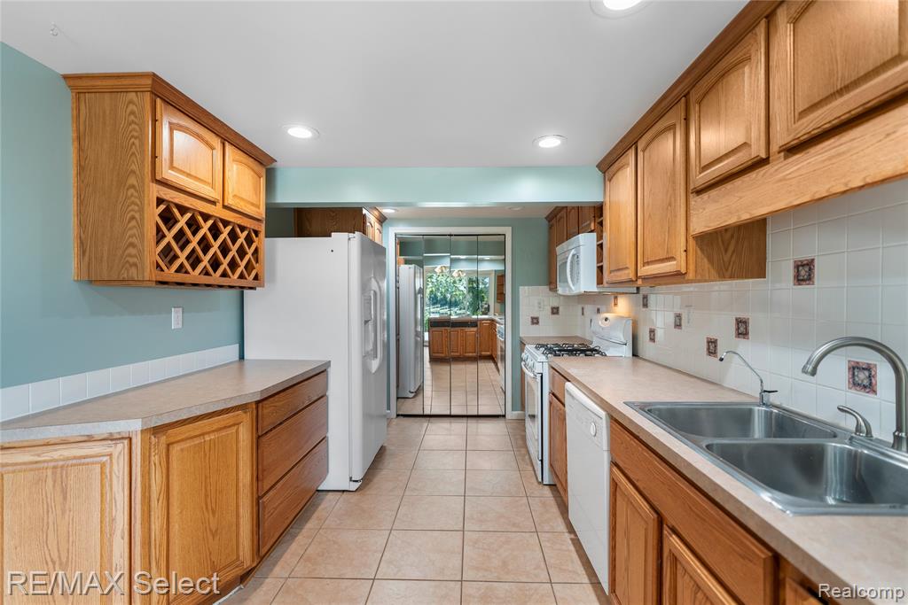 16172 Crest Drive, Linden, MI 48451 — Photo 18