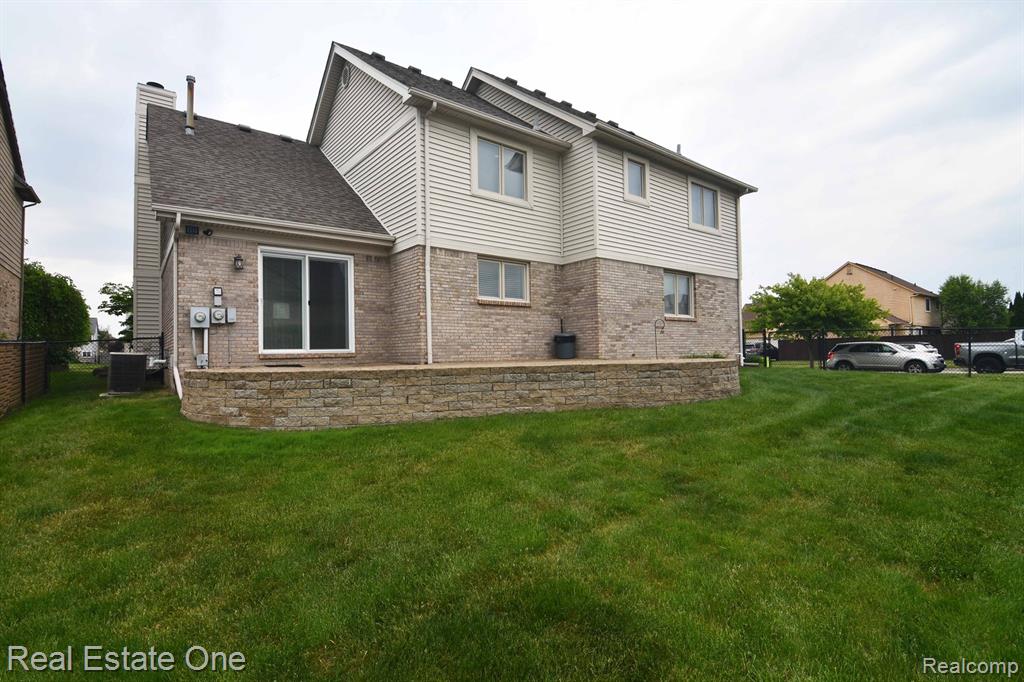 42388 Shulock Drive, Clinton Twp, MI 48038 — Photo 5
