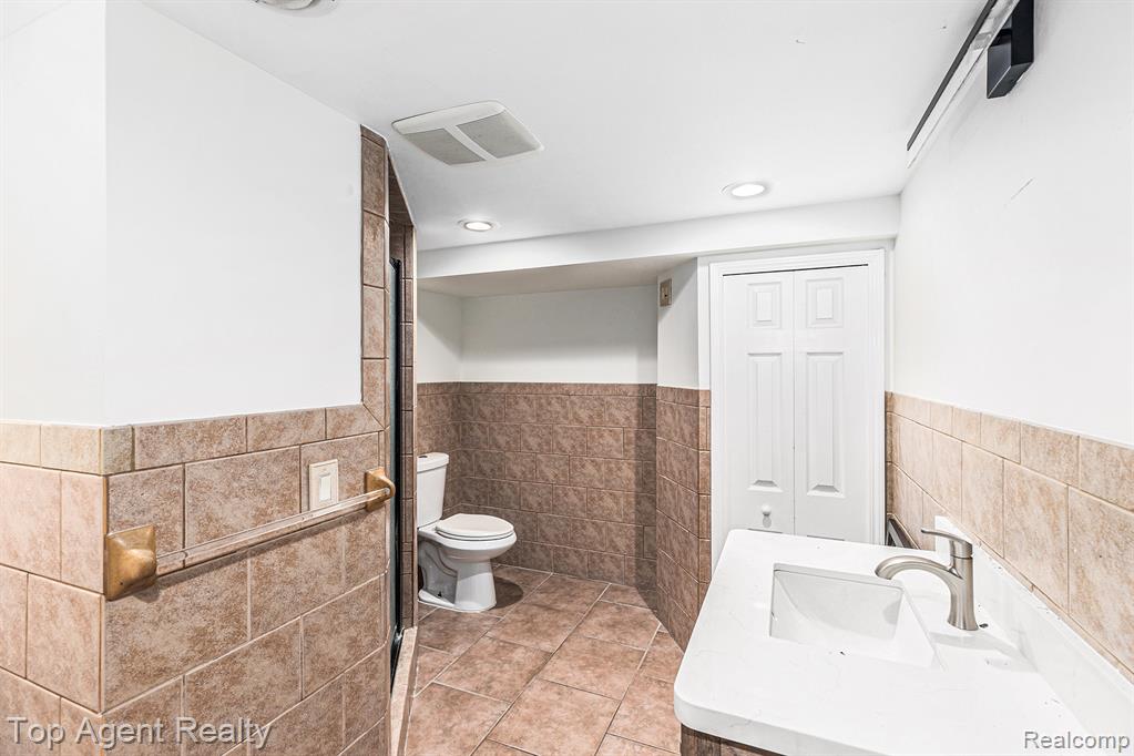 7087 Moore Court, Shelby Twp, MI 48317 — Photo 15
