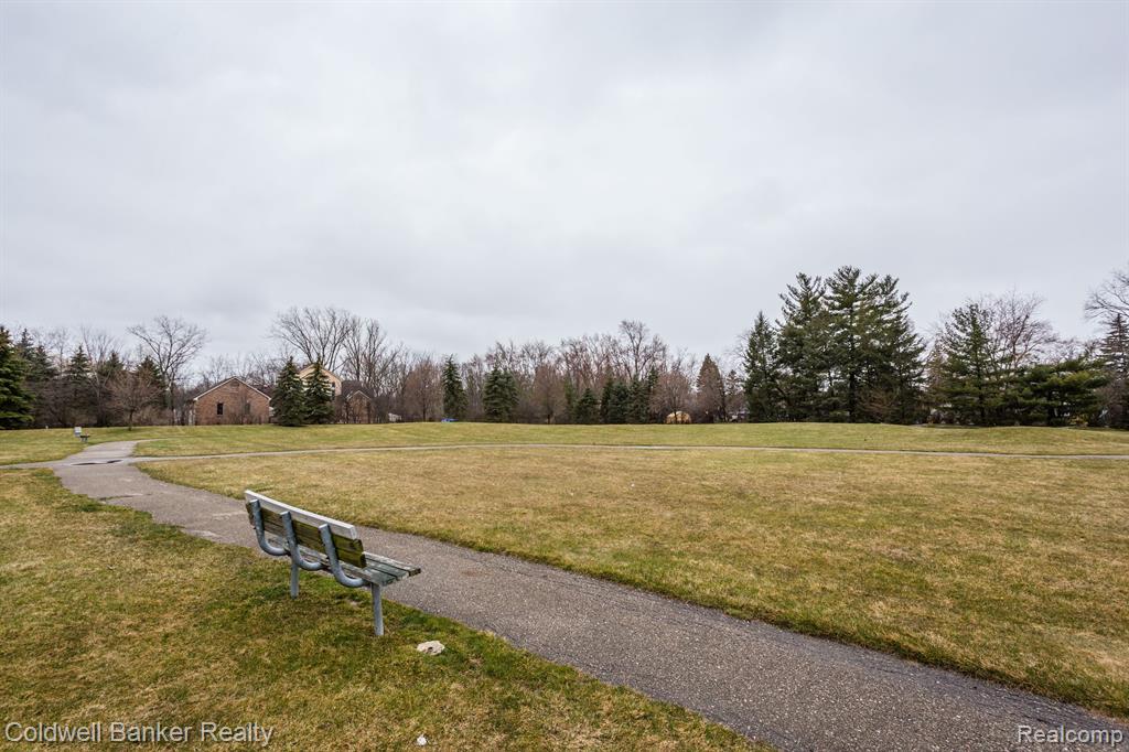 29427 Glen Oaks Boulevard E, Farmington Hills, MI 48334 — Photo 26